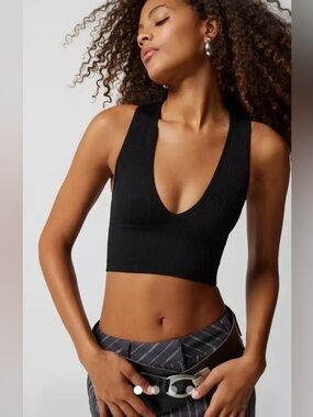 Out From Under Women’s Black Hailey Seamless Ribbed Plunge Cropped Tank Top, XL